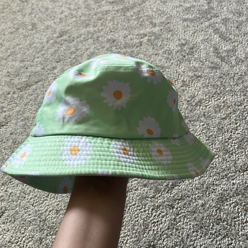 Bucket hat
